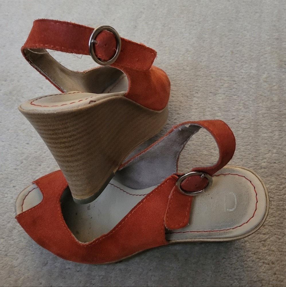 Size 38 - orangey suede wedges